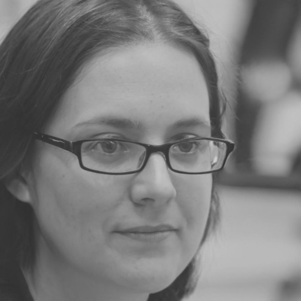 Finanzexpertin Dr. Sarah Mueller